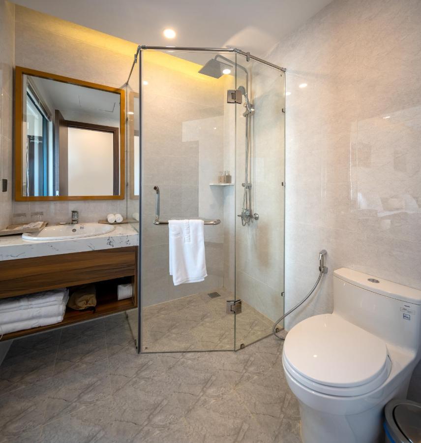 דה נאנג Avenis Hotel מראה חיצוני תמונה